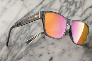 MARILYN SUNGLASSES: Bingkai Hitam x Rose Gold