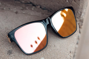 MARILYN SUNGLASSES: Bingkai Hitam x Rose Gold