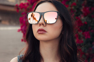 MARILYN SUNGLASSES: Bingkai Hitam x Rose Gold